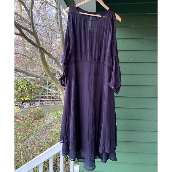 Lucky Brand Dresses & Skirts - ❤️ Lucky Brand Floaty Sheer Sleeve Dress - Navy